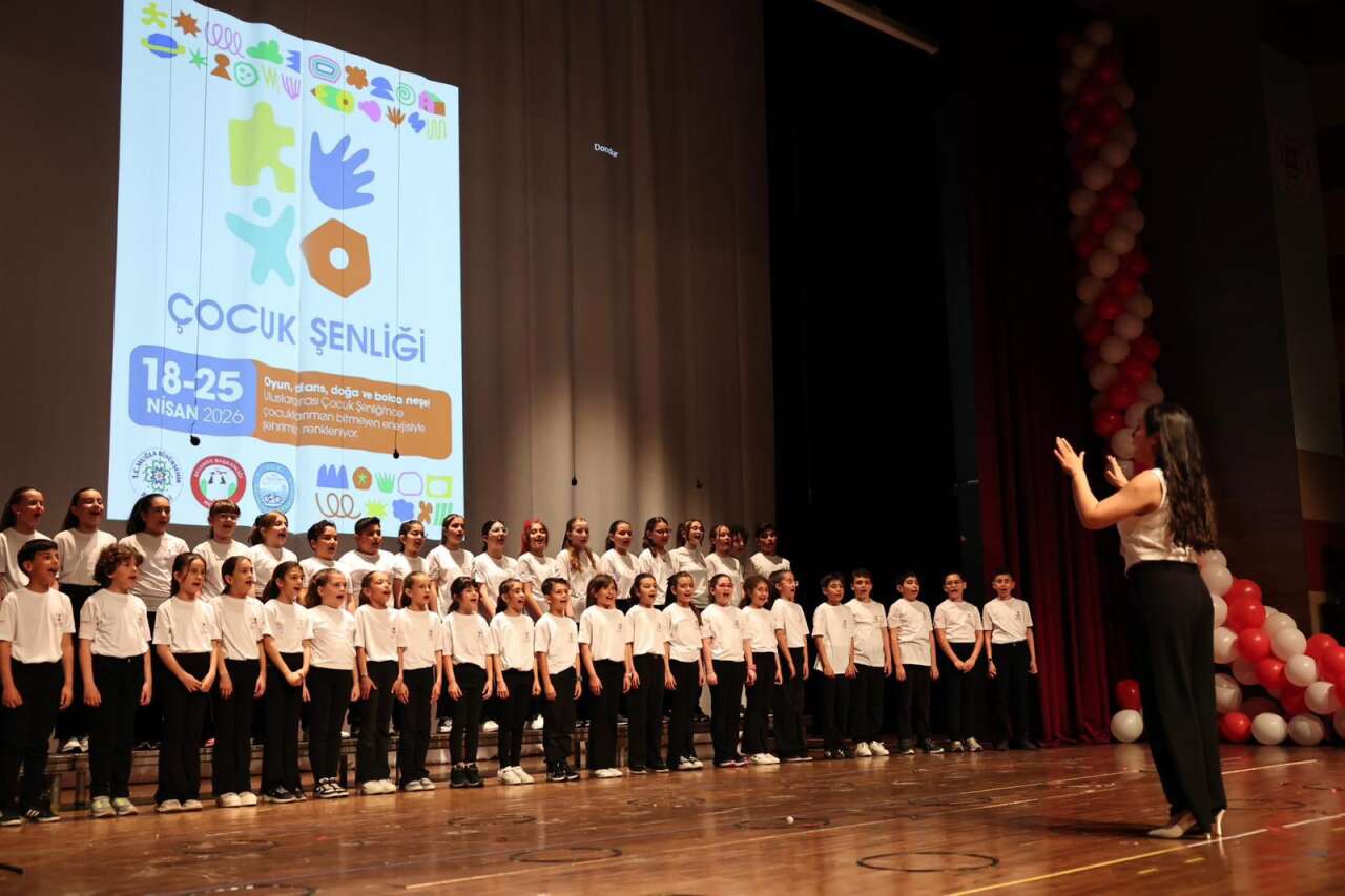 Muğla’da Uluslararası 23 Nisan Gala Gecesi: 5 Ülkeden Çocuklar Aynı Sahneyi Paylaştı 7